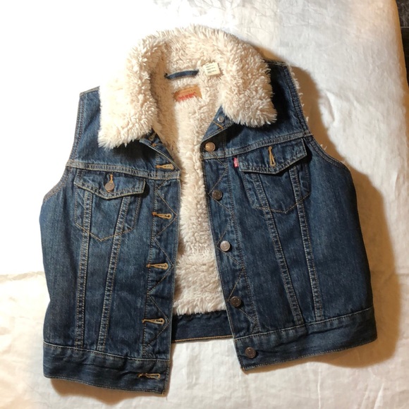 Levi's Jackets & Blazers - Levi’s Sherpa-lined denim vest size M.